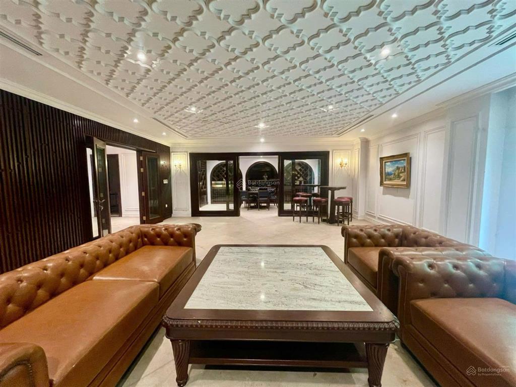 Cho thuê nhanh bt đơn lập 550m2, hoa sữa vinhomes riverside, giá 90tr đủ nội thất.  0944 401 ***