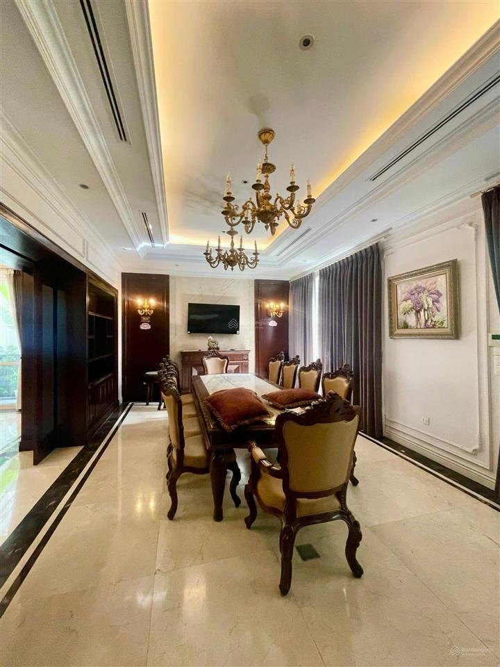 Cho thuê nhanh bt đơn lập 550m2, hoa sữa vinhomes riverside, giá 90tr đủ nội thất.  0944 401 ***