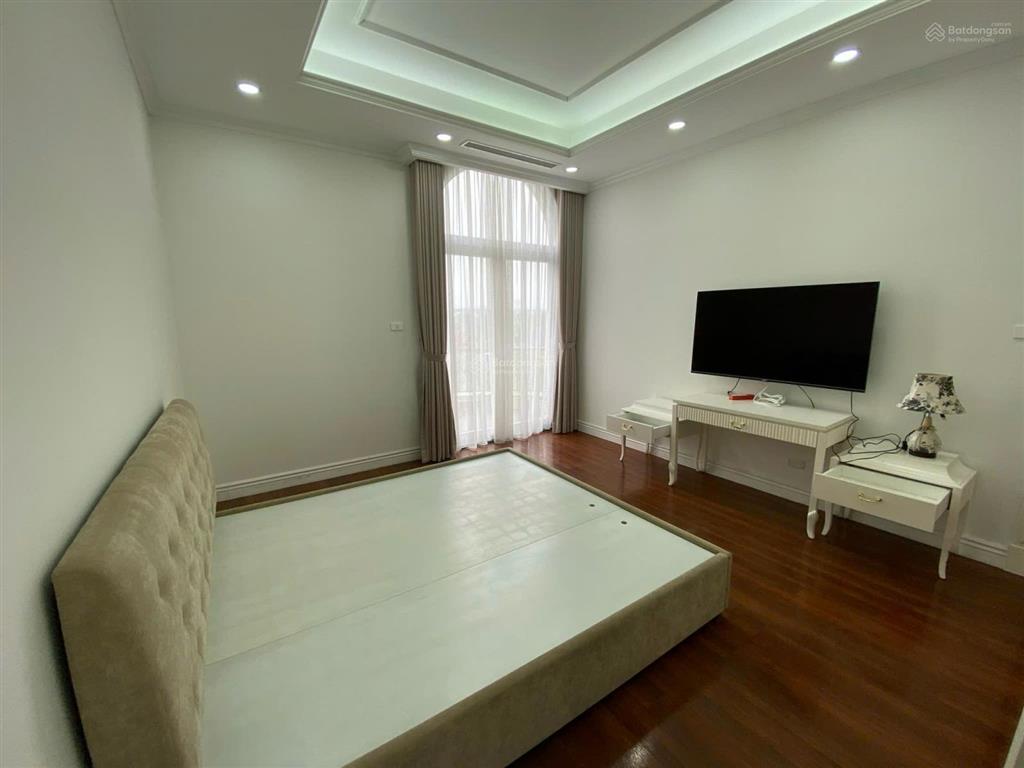 Cho thuê bt bằng lăng 550m2 vinhomes riverside, giá 80tr/tháng nhà mới hoàn thiện.  0944 401 ***