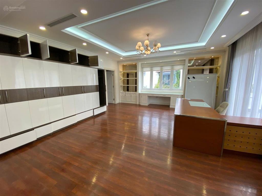 Cho thuê bt bằng lăng 550m2 vinhomes riverside, giá 80tr/tháng nhà mới hoàn thiện.  0944 401 ***