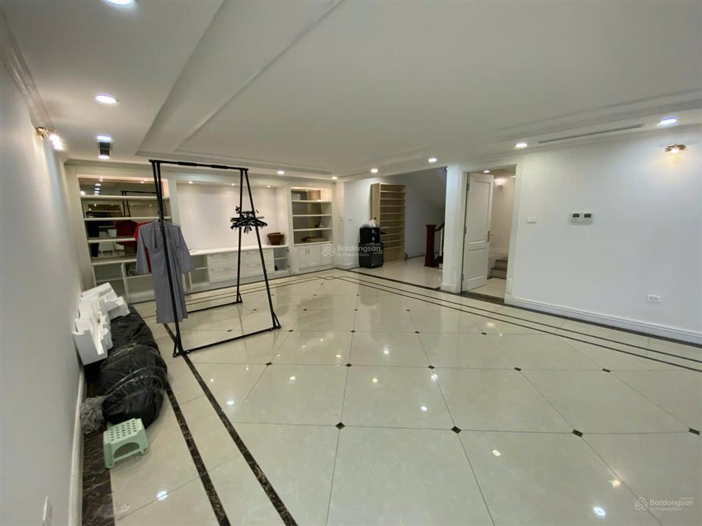 Cho thuê bt bằng lăng 550m2 vinhomes riverside, giá 80tr/tháng nhà mới hoàn thiện.  0944 401 ***