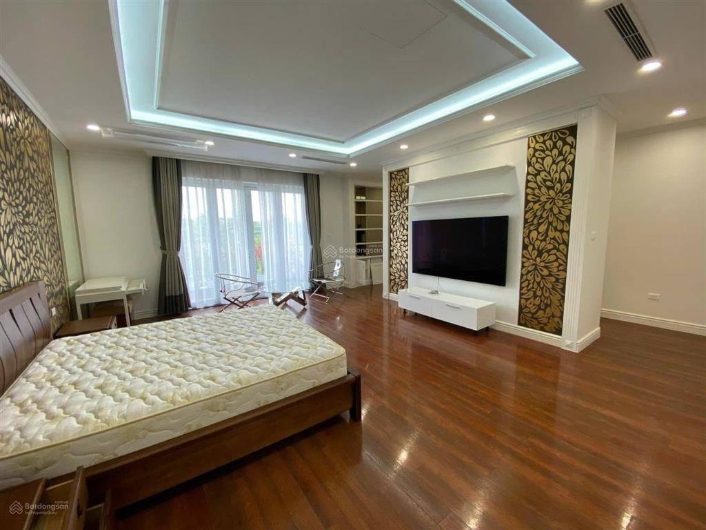 Cho thuê bt bằng lăng 550m2 vinhomes riverside, giá 80tr/tháng nhà mới hoàn thiện.  0944 401 ***