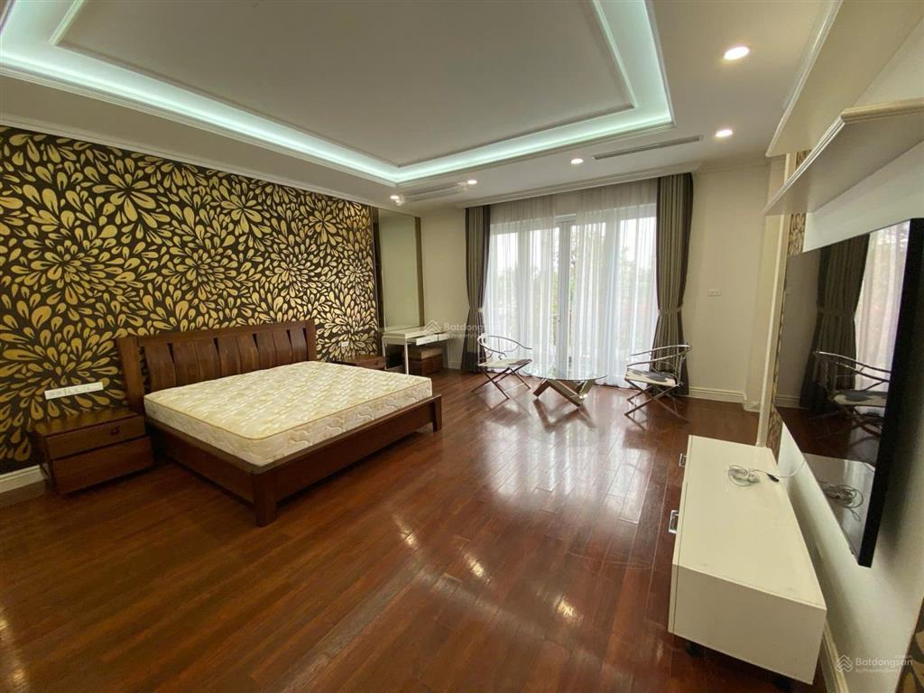 Cho thuê bt bằng lăng 550m2 vinhomes riverside, giá 80tr/tháng nhà mới hoàn thiện.  0944 401 ***