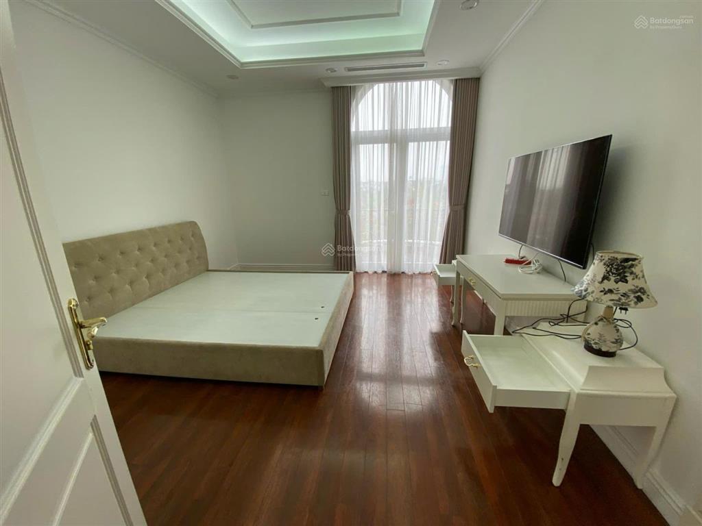 Cho thuê bt bằng lăng 550m2 vinhomes riverside, giá 80tr/tháng nhà mới hoàn thiện.  0944 401 ***