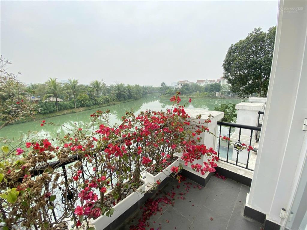 Cho thuê bt bằng lăng 550m2 vinhomes riverside, giá 80tr/tháng nhà mới hoàn thiện.  0944 401 ***