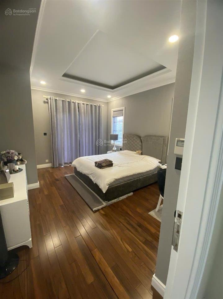 Cho thuê gấp bt góc hoa sữa 300m2 có thang máy, đầy đủ nội thất, gần trường bis.  0944 401 ***