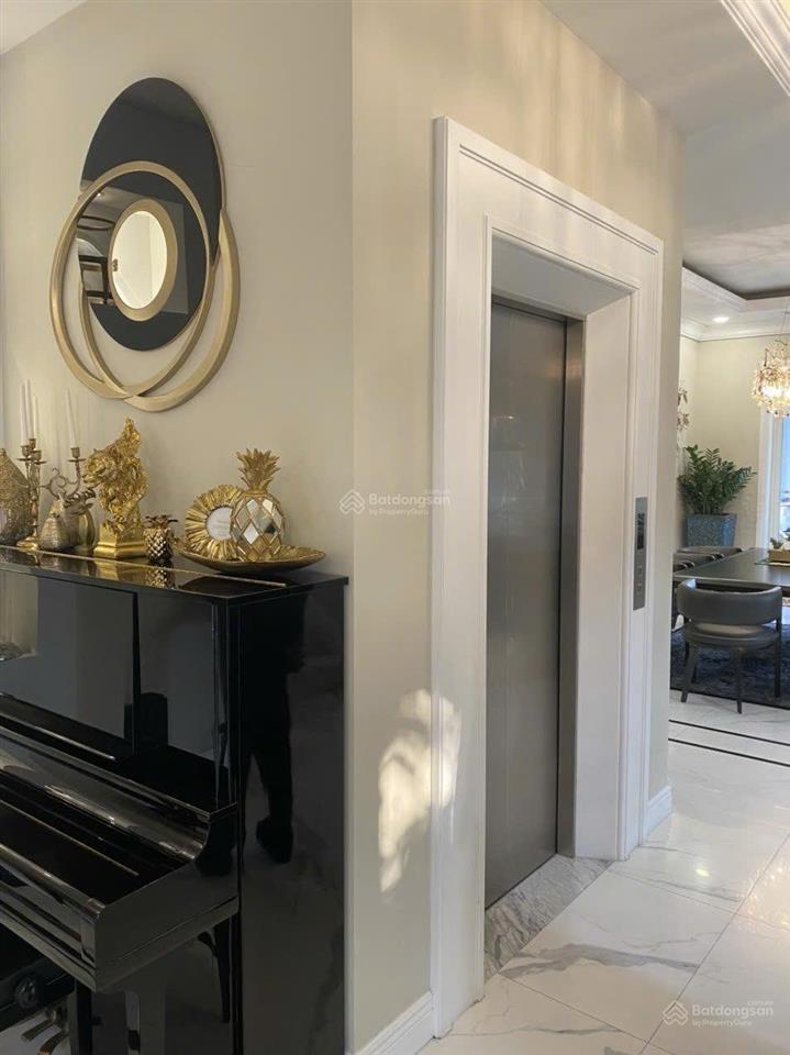 Cho thuê gấp bt góc hoa sữa 300m2 có thang máy, đầy đủ nội thất, gần trường bis.  0944 401 ***