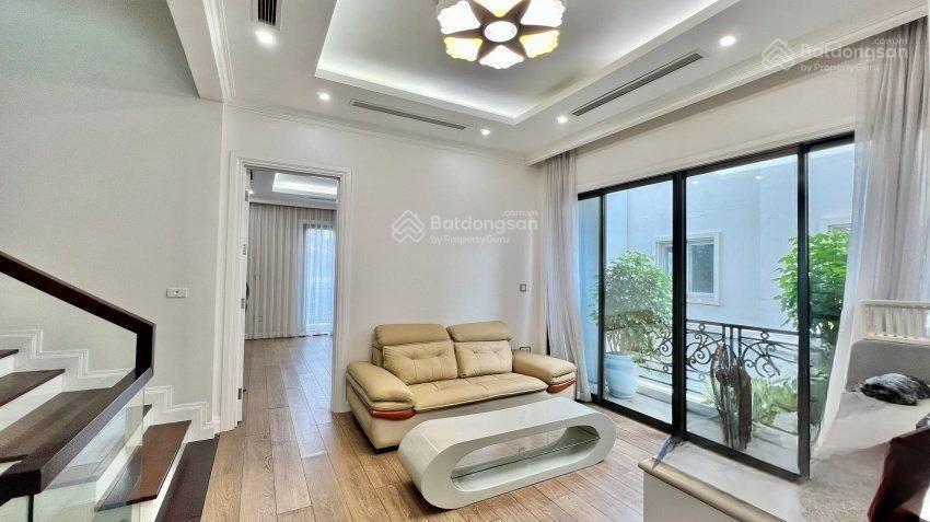 Cho thuê nhanh căn bt 200m2 vinhomes harmony, gần hồ. giá 40 triệu. đủ nội thất.  0944 401 ***