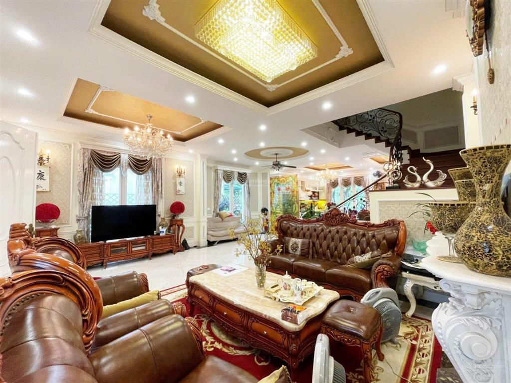 Cho thuê bt song lập hoa sữa 250m2, giá 46trieu, đường to, sông rộng, đủ nội thất. 0944 401 ***