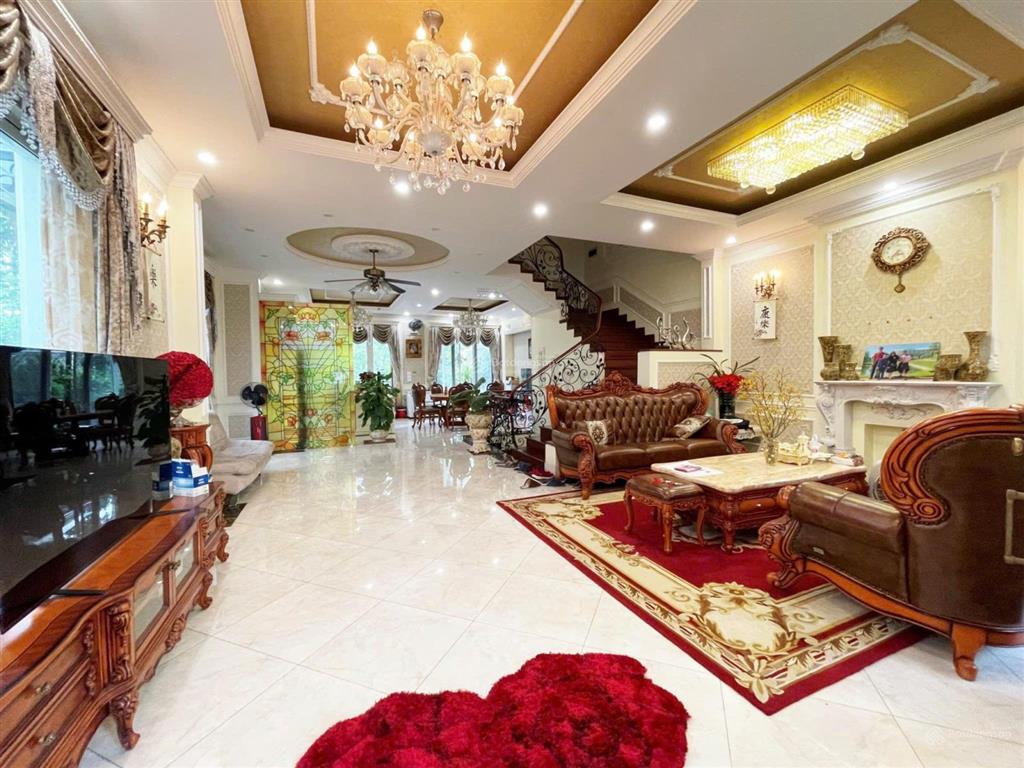 Cho thuê bt song lập hoa sữa 250m2, giá 46trieu, đường to, sông rộng, đủ nội thất. 0944 401 ***