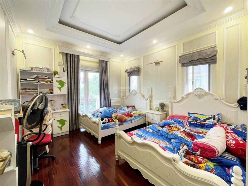 Cho thuê bt song lập hoa sữa 250m2, giá 46trieu, đường to, sông rộng, đủ nội thất. 0944 401 ***