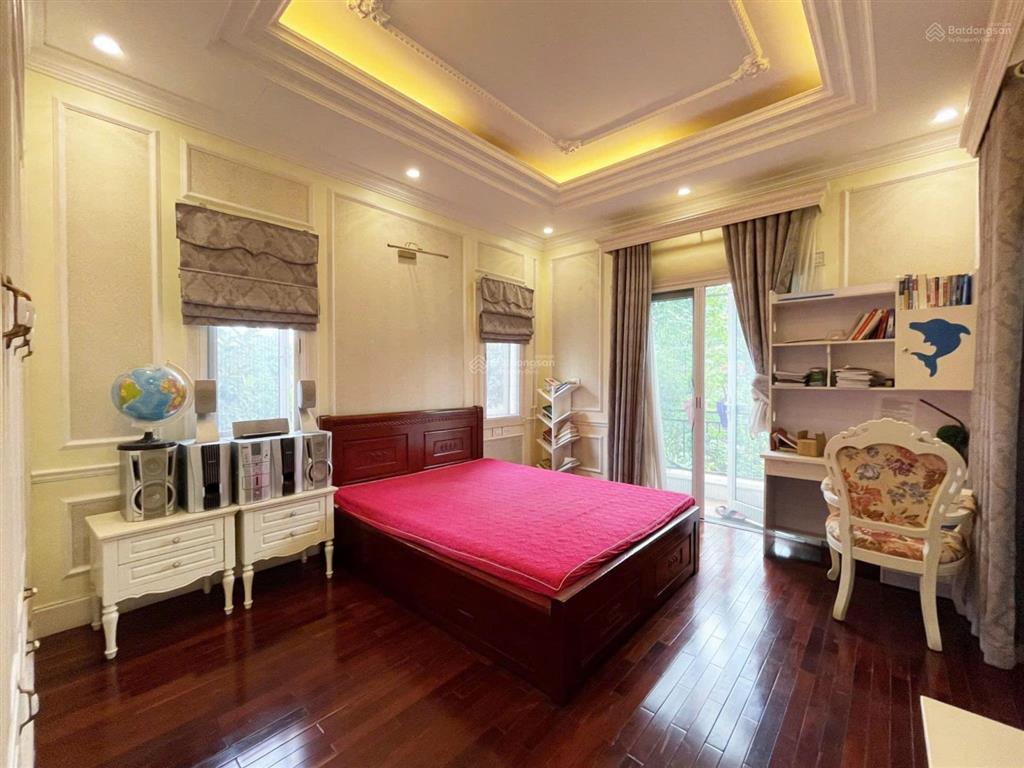 Cho thuê bt song lập hoa sữa 250m2, giá 46trieu, đường to, sông rộng, đủ nội thất. 0944 401 ***