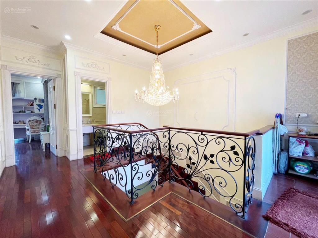 Cho thuê bt song lập hoa sữa 250m2, giá 46trieu, đường to, sông rộng, đủ nội thất. 0944 401 ***