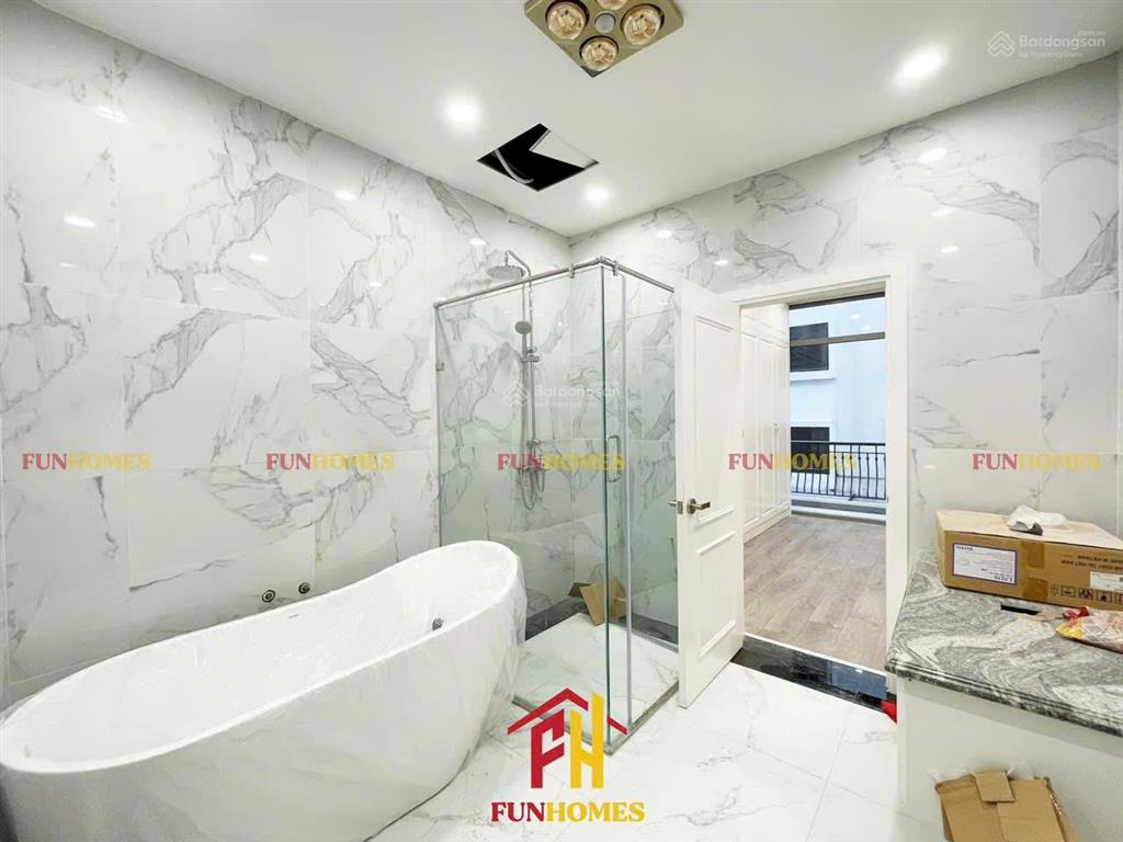 Cho thuê bt 200m2 vinhomes harmony, giá 40tr/tháng, có thang máy, vườn hoa trước nhà
