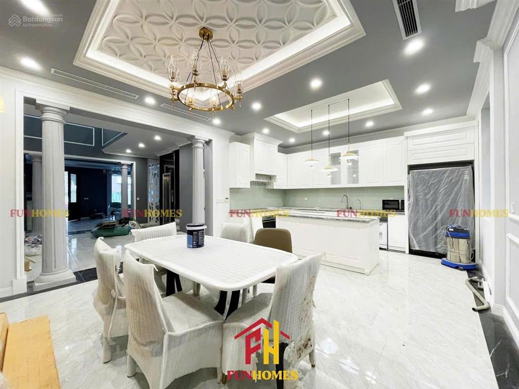Cho thuê bt 200m2 vinhomes harmony, giá 40tr/tháng, có thang máy, vườn hoa trước nhà