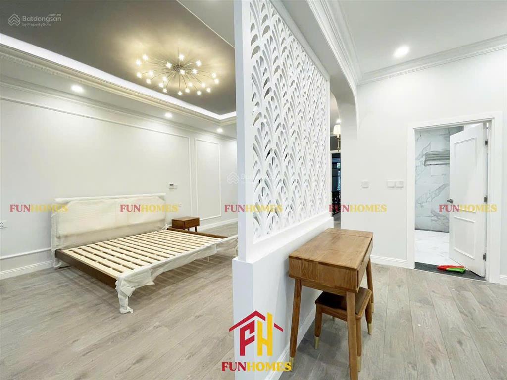 Cho thuê bt 200m2 vinhomes harmony, giá 40tr/tháng, có thang máy, vườn hoa trước nhà