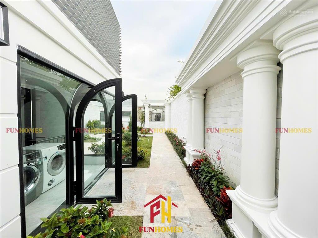 Cho thuê bt 200m2 vinhomes harmony, giá 40tr/tháng, có thang máy, vườn hoa trước nhà