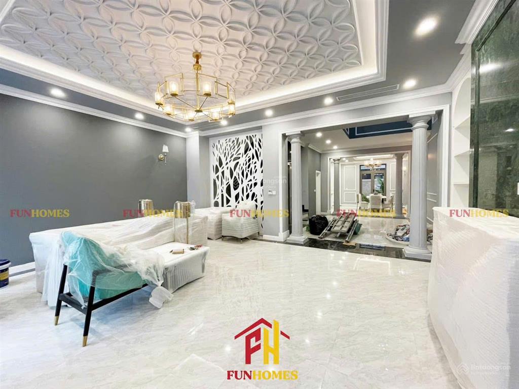 Cho thuê bt 200m2 vinhomes harmony, giá 40tr/tháng, có thang máy, vườn hoa trước nhà