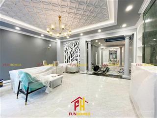 Cho thuê bt 200m2 vinhomes harmony, giá 40tr/tháng, có thang máy, vườn hoa trước nhà