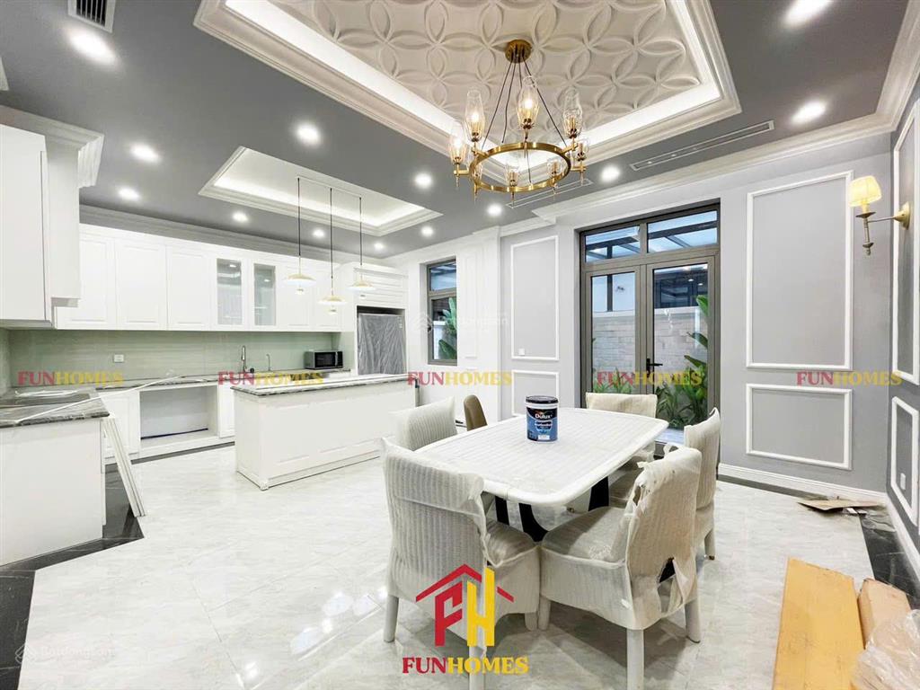 Cho thuê bt 200m2 vinhomes harmony, giá 40tr/tháng, có thang máy, vườn hoa trước nhà