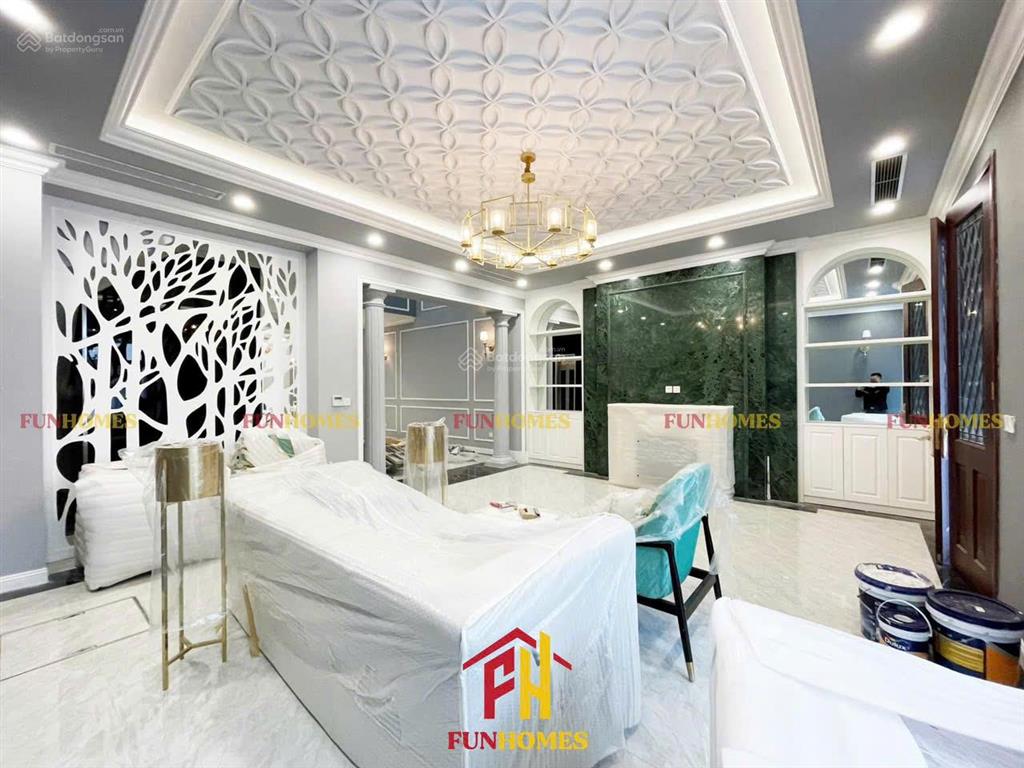 Cho thuê bt 200m2 vinhomes harmony, giá 40tr/tháng, có thang máy, vườn hoa trước nhà