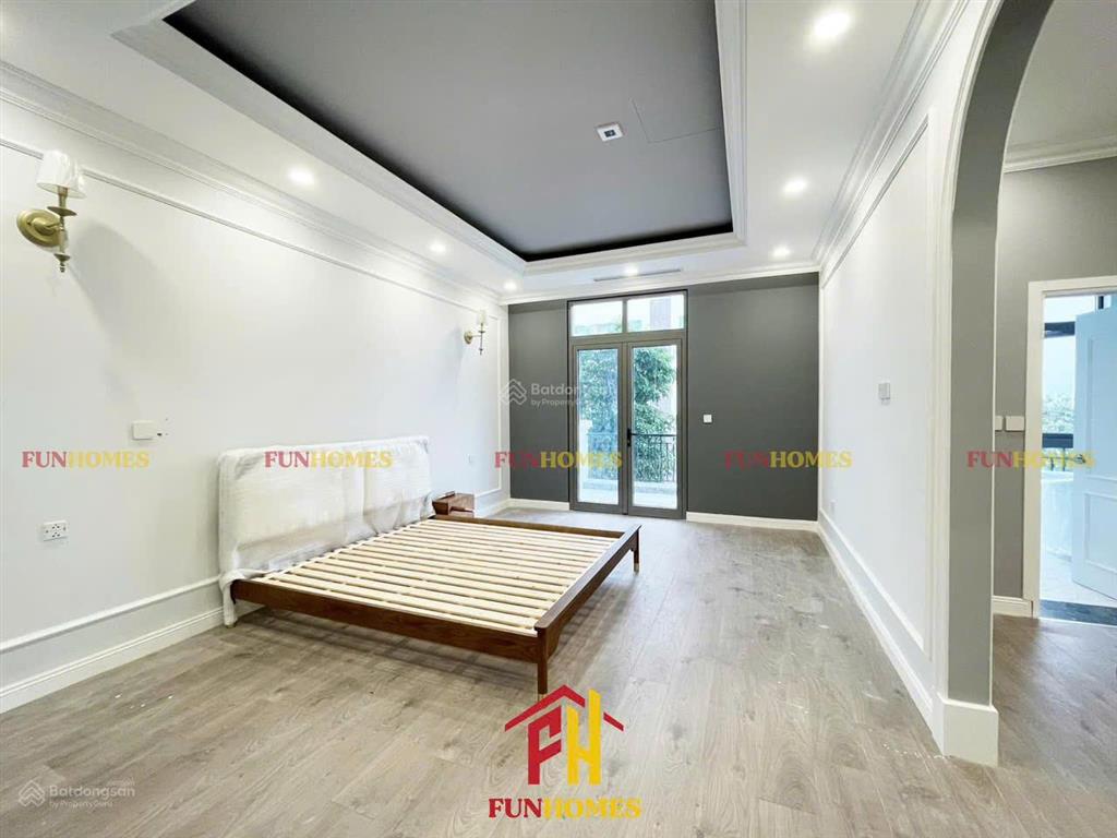 Cho thuê bt 200m2 vinhomes harmony, giá 40tr/tháng, có thang máy, vườn hoa trước nhà