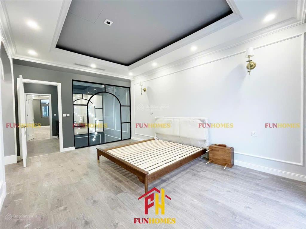 Cho thuê bt 200m2 vinhomes harmony, giá 40tr/tháng, có thang máy, vườn hoa trước nhà