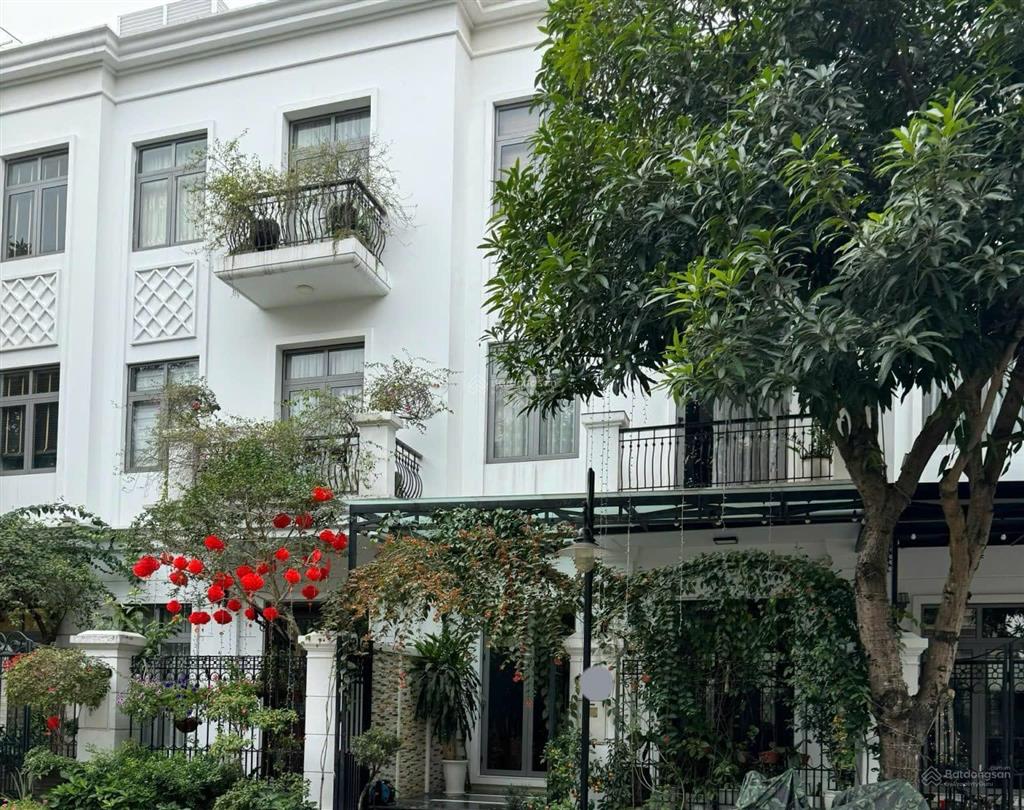 Bán gấp lk 90m2 nguyệt quế, gần trường và vườn hoa bên hồ trung tâm vinhomes harmony. giá 33 tỷ