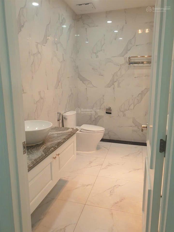 Cho thuê gấp bt vinhomes harmony. diện tích 168m2 nhà mới, có thang máy. gần công viên, trường học