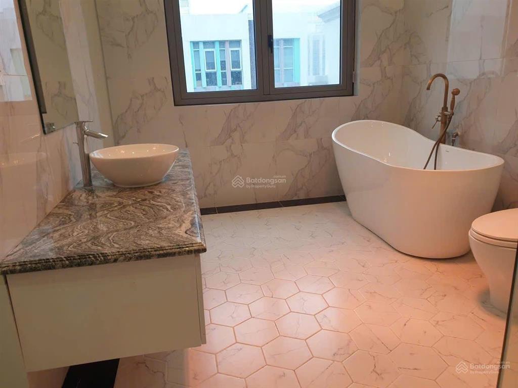 Cho thuê gấp bt vinhomes harmony. diện tích 168m2 nhà mới, có thang máy. gần công viên, trường học