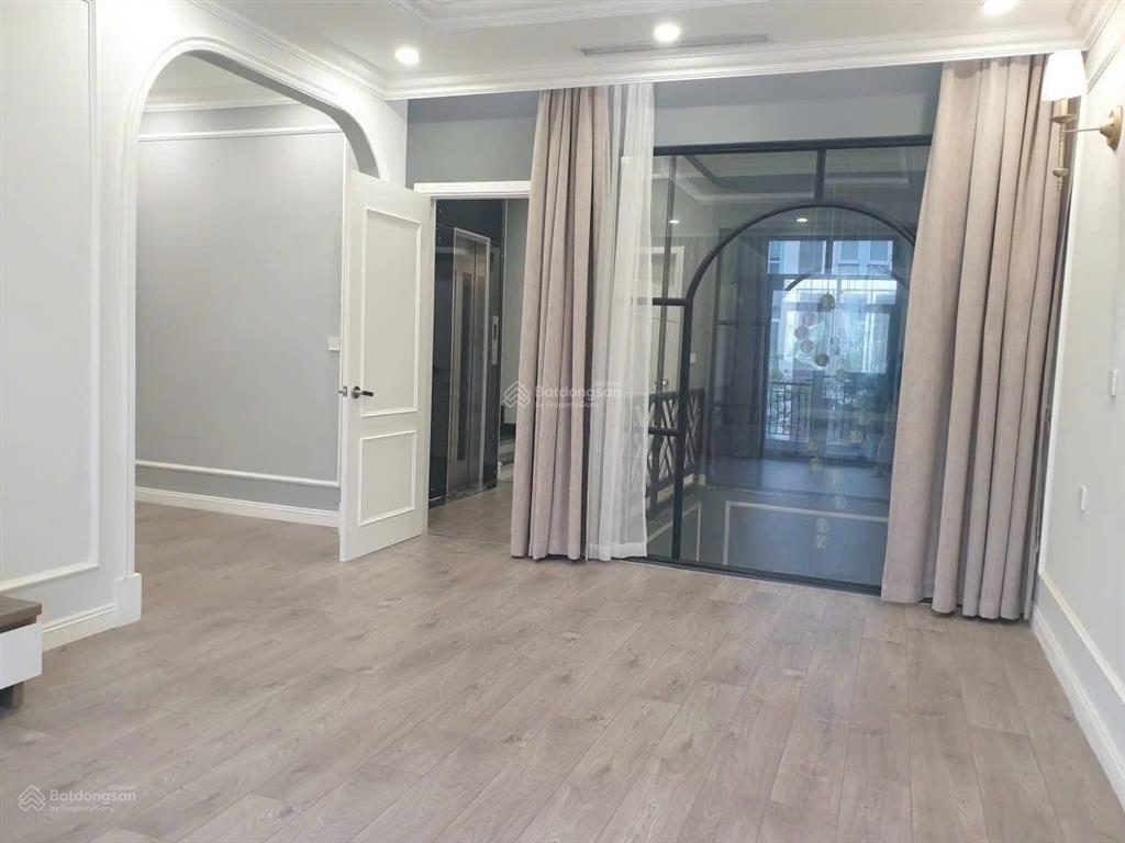 Cho thuê gấp bt vinhomes harmony. diện tích 168m2 nhà mới, có thang máy. gần công viên, trường học