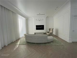 Cho thuê gấp bt hoa sữa 250m2, thang máy, 4pn, nhà mới giá 40tr/tháng, trung tâm vinhomes riverside
