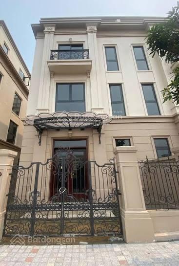 Quỹ căn bt vinhomes cổ loa giá gốc từ cđt vinhomes. 90m2 giá 13 tỷ. 120m2 giá 19 tỷ. 212m giá 50 ty
