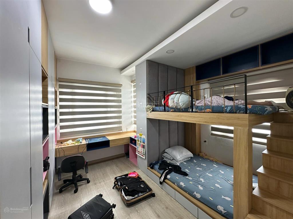 Căn hộ khánh hội 2 q4 diện tích lớn 100m² 3pn 2wc đầy đủ nội thất, ở liền giá 18triệu