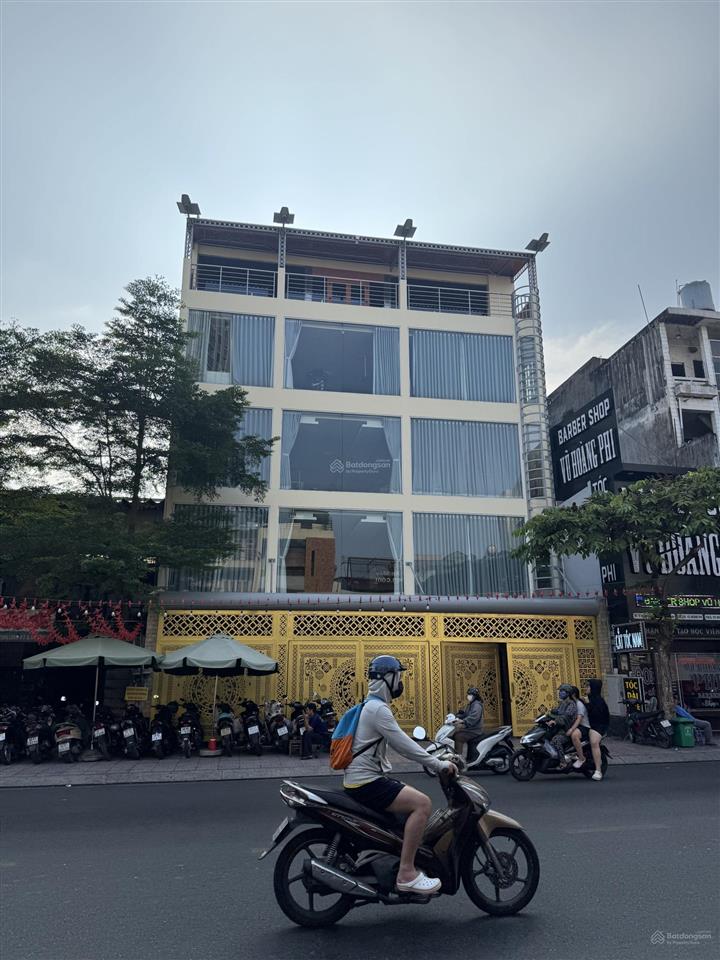 Chủ ngộp bán gấp nhà đường võ thị sáu quận 1 dt 8x37m  4 tầng  hđt 180 triệu  giá 60 tỷ