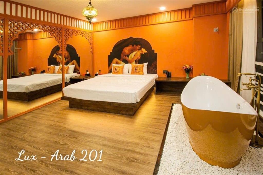 65 tỷ  bán gấp khách sạn đường cmt8  quận 3 dt nh 10 x 34m 7 tầng, dòng tiền 200 triệu/tháng