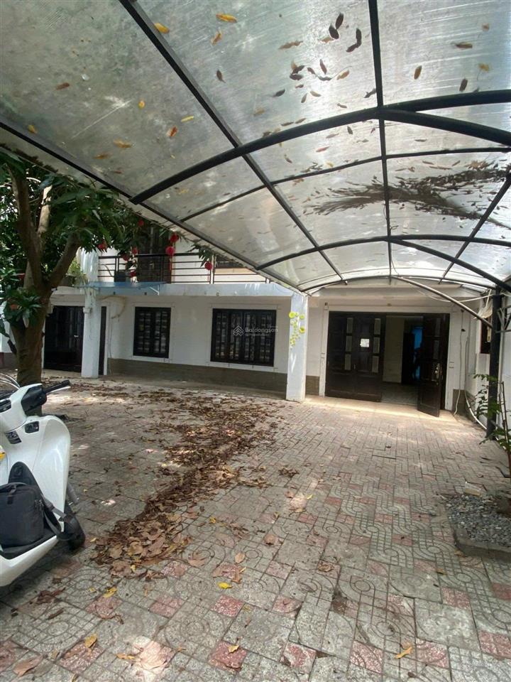 Bán gấp biệt thự khan hiếm đường nguyễn văn trỗi dt 14 x 25m kết cấu 4 tầng có thang máy, giá 68 tỷ