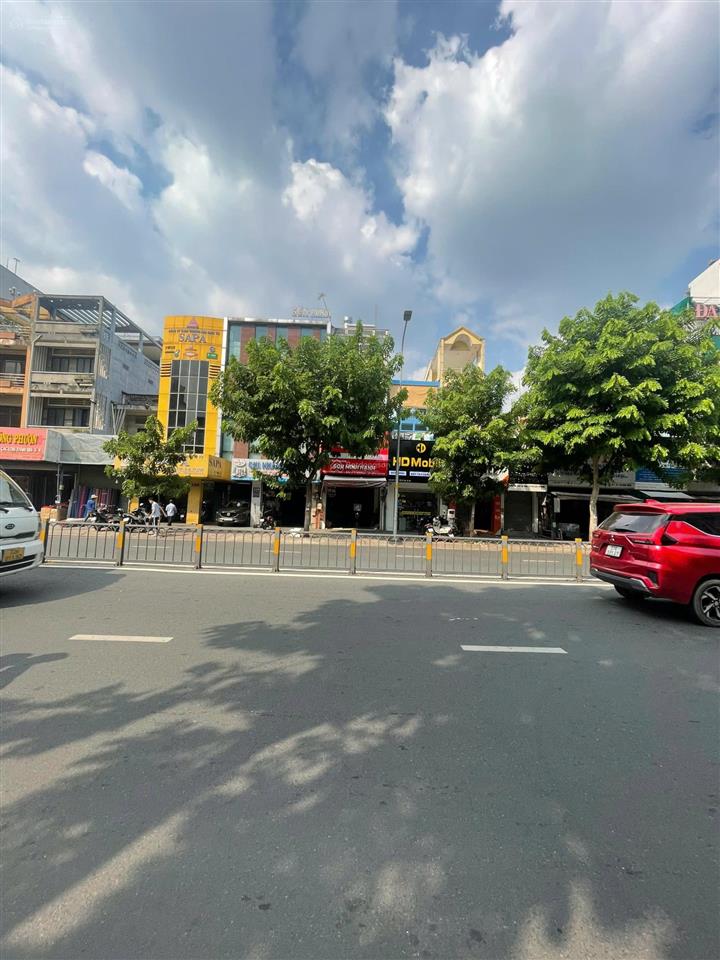 Chủ nợ ngân hàng bán gấp nhà mt lý thái tổ  quận 3 dt 8 x 16m kết cấu 7 tầng giá bán 50 tỷ