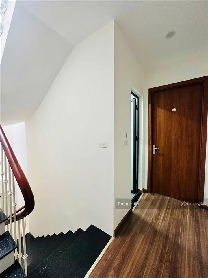 Cực hiếm nhà bán, phố cửa bắc, 25m ra ô tô, kd, ngõ thông thoáng, dân xây chắc chắn, tặng nt,5t*32m