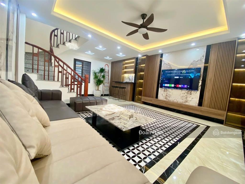 Chỉ 8,8 tỷ bạn đã có ngay nhà đội cấn, dt 45m, 30m ra ô tô, ngõ thông, ba gác tránh sh, ở ngay