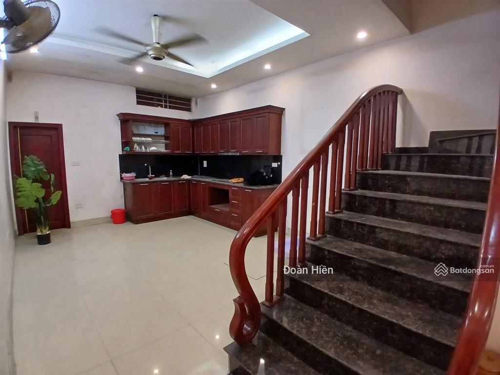 Chủ mót bán! nhà đội cấn, ngõ thông, gần ô tô, dân xây kcbt, tặng kèm nt, 45m*5t, chỉ 8,2 tỷ