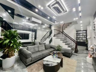 Nhà mới p trung hòa, mặt ngõ thông thẳng tắp, 5m ra phố, 10m ra hồ điều hòa, thang máy, ở/kd 44m2