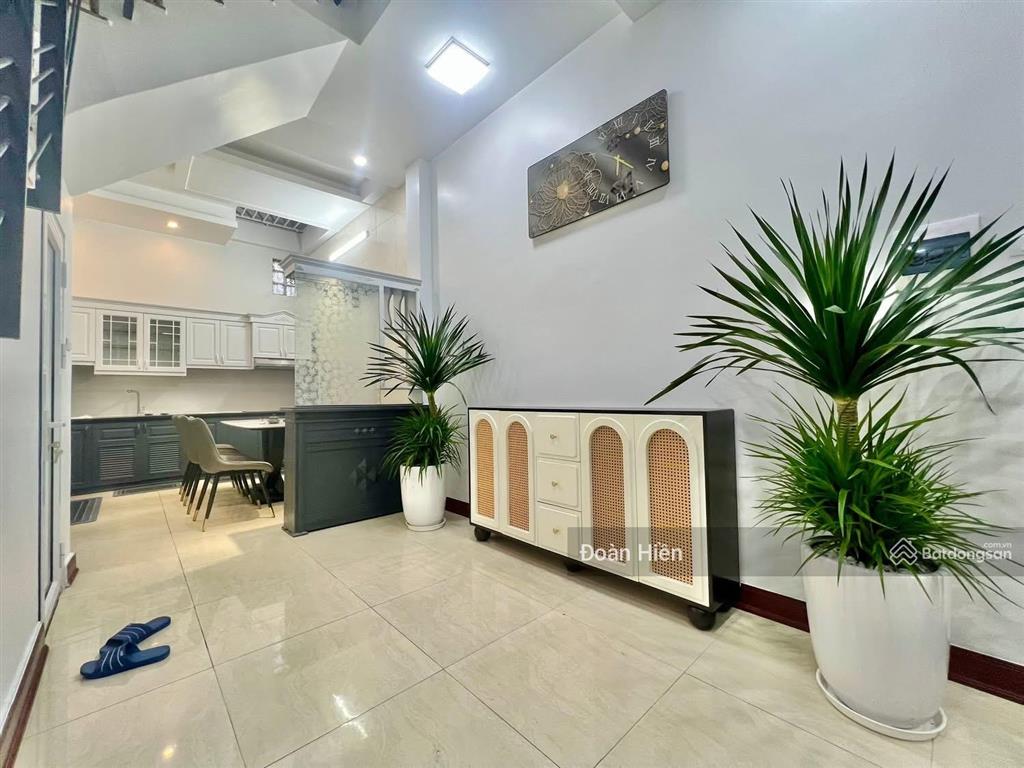 Chính chủ bán nhà phố cầu giấy! dân xây chắc chắn, 46m*5t, gần ô tô, ngõ thông, thoáng