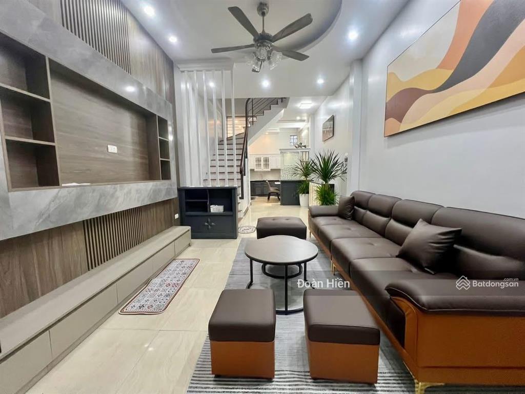 Chính chủ bán nhà phố cầu giấy! dân xây chắc chắn, 46m*5t, gần ô tô, ngõ thông, thoáng
