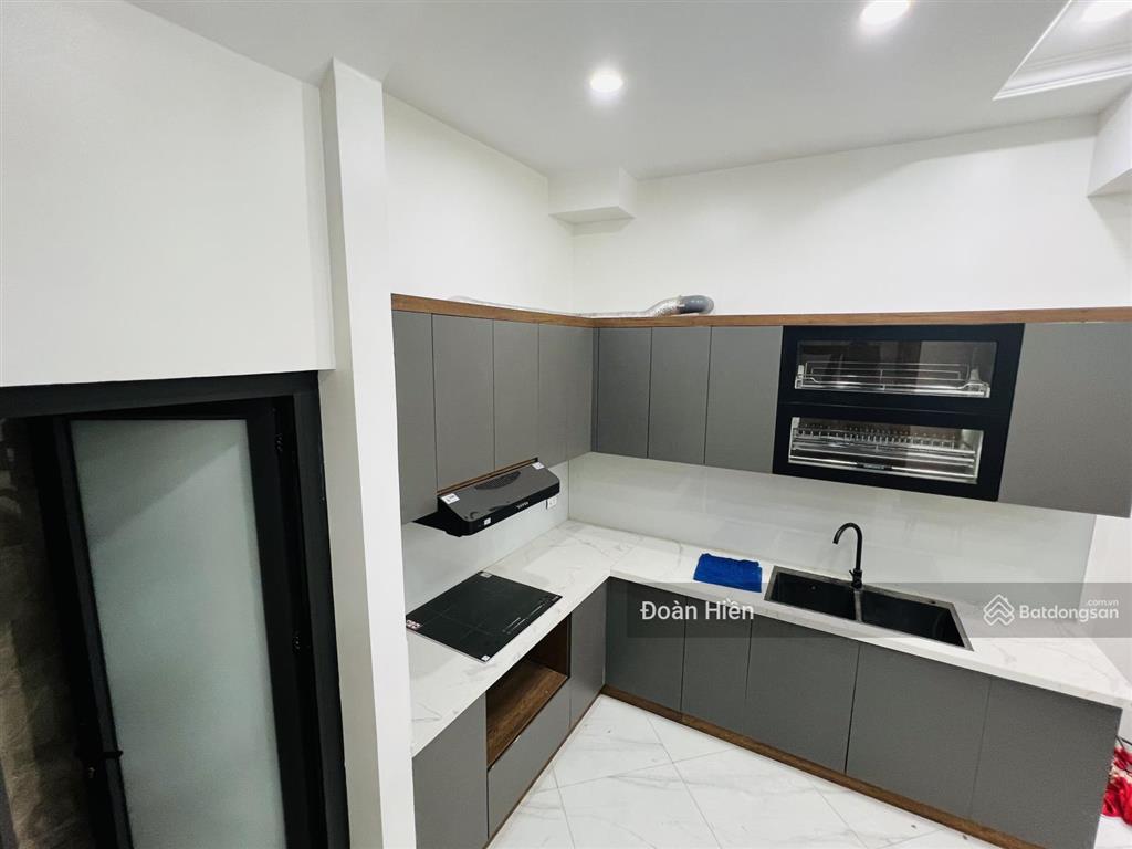Giảm sâu! nhà đẹp văn cao, gần phố, ô tô đỗ cổng, ngõ thoáng sáng, xây mới, tặng nội thất, 30m2*5t