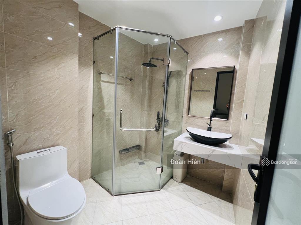 Giảm sâu! nhà đẹp văn cao, gần phố, ô tô đỗ cổng, ngõ thoáng sáng, xây mới, tặng nội thất, 30m2*5t