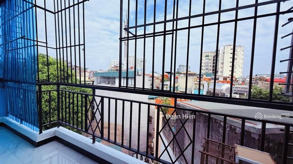 Giảm sâu! nhà đẹp văn cao, gần phố, ô tô đỗ cổng, ngõ thoáng sáng, xây mới, tặng nội thất, 30m2*5t
