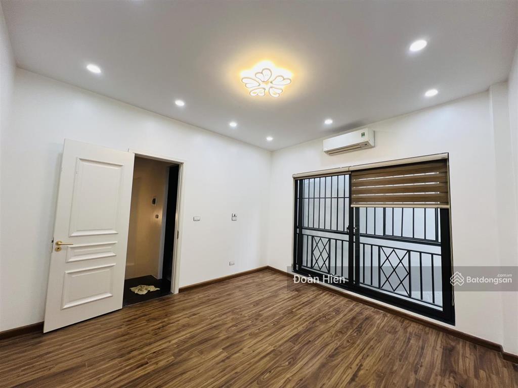 Giảm sâu! nhà đẹp văn cao, gần phố, ô tô đỗ cổng, ngõ thoáng sáng, xây mới, tặng nội thất, 30m2*5t