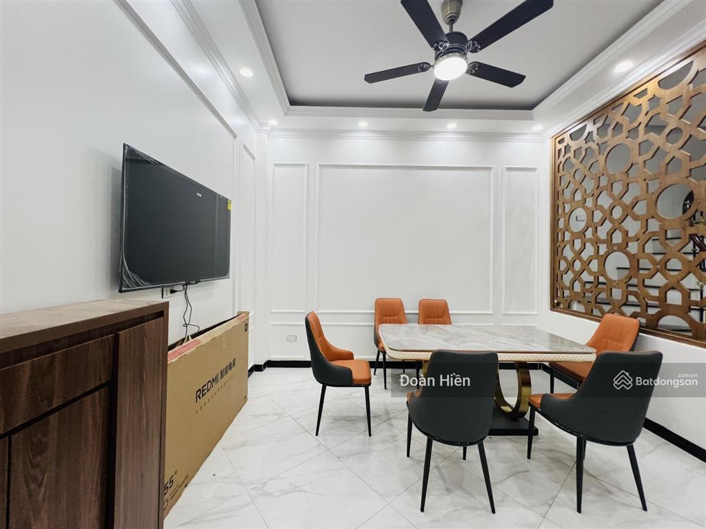 Giảm sâu! nhà đẹp văn cao, gần phố, ô tô đỗ cổng, ngõ thoáng sáng, xây mới, tặng nội thất, 30m2*5t