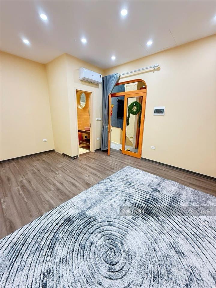 Cực hiếm! nhà đẹp trúc bạch, phố cổ ngõ nông 20m ra phố, ban công đón sáng, ở ngay/kd homestay 36m2